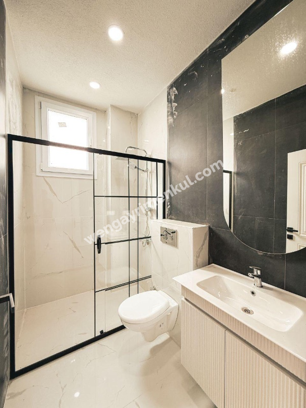 BEYLİKDÜZÜ GÜRPINAR DA 6+2 SATILIK HAVUZLU VİLLA