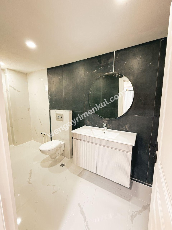 BEYLİKDÜZÜ GÜRPINAR DA 6+2 SATILIK HAVUZLU VİLLA