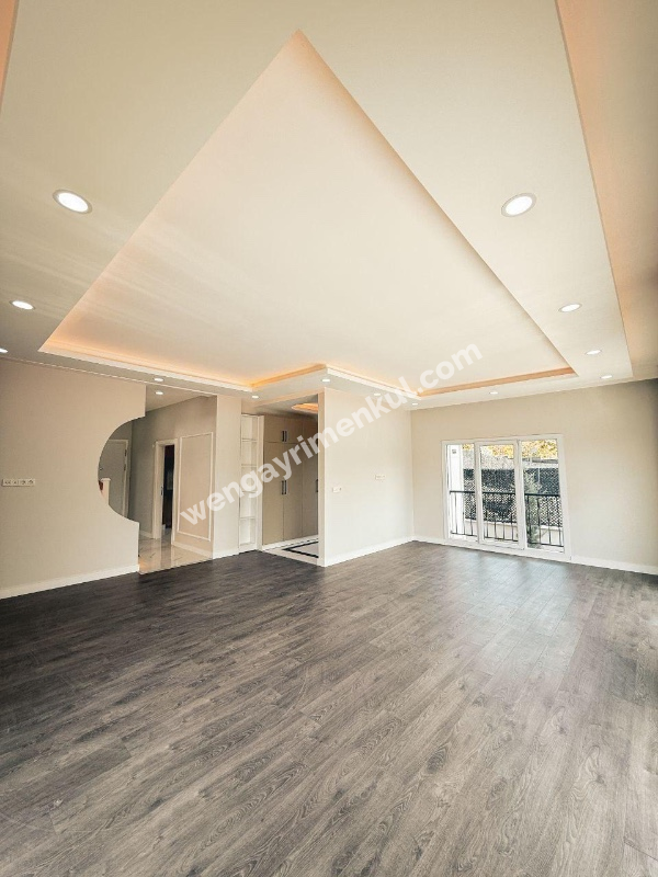 BEYLİKDÜZÜ GÜRPINAR DA 6+2 SATILIK HAVUZLU VİLLA