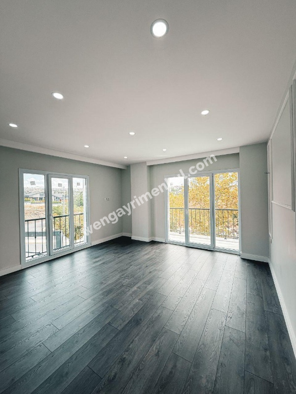 BEYLİKDÜZÜ GÜRPINAR DA 6+2 SATILIK HAVUZLU VİLLA