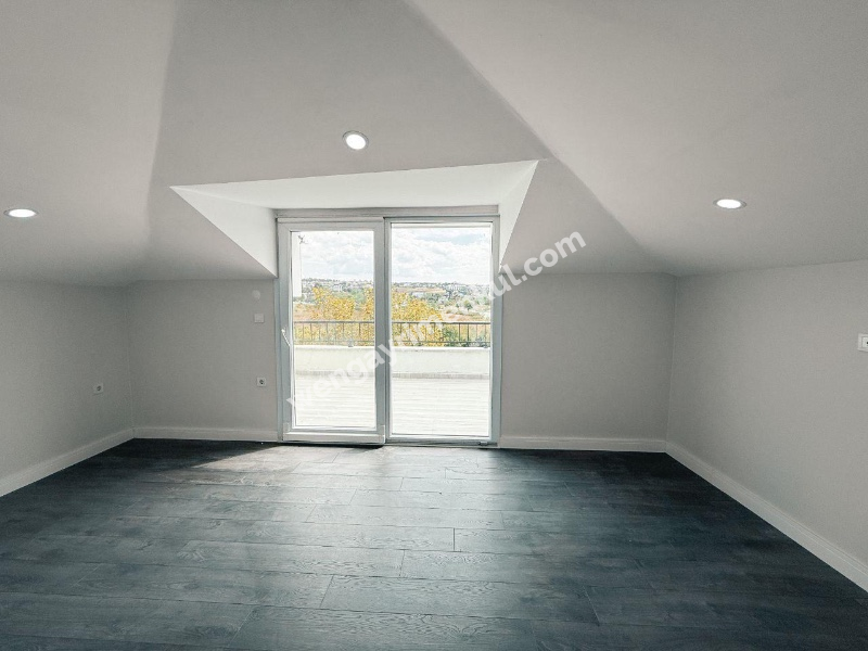 BEYLİKDÜZÜ GÜRPINAR DA 6+2 SATILIK HAVUZLU VİLLA