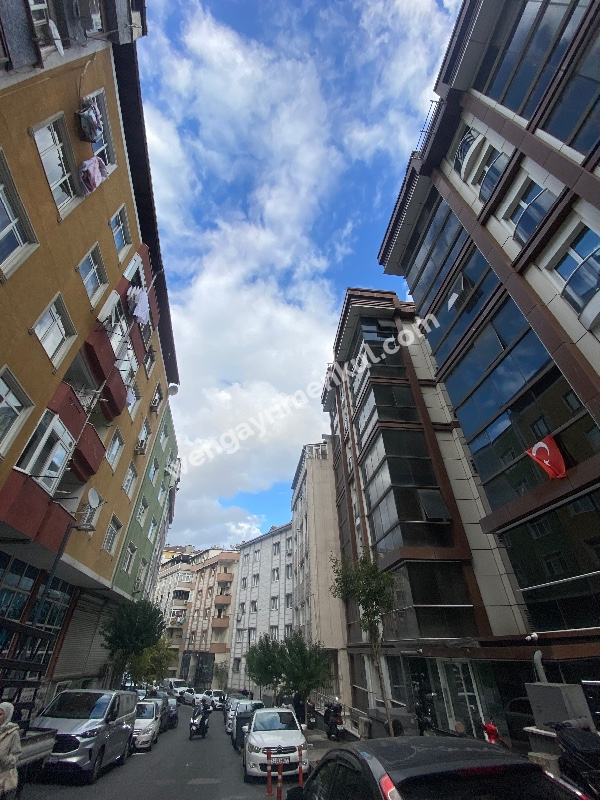 ŞiŞLi HALİDE EDİP ADIVARDA TUNNEL PLAZADA 2+1 SATILIK DAİRE