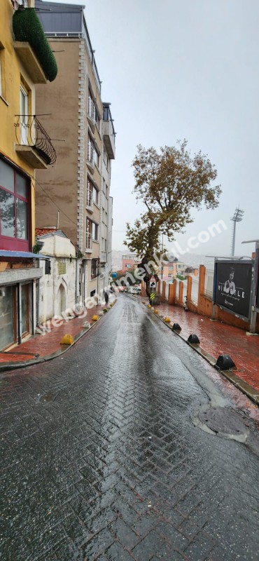 BEYOĞLU ÇATMA MESCİT MAHALLESİNDE SATILIK KOMPLE BİNA