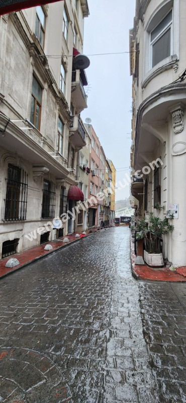 BEYOĞLU ÇATMA MESCİT MAHALLESİNDE SATILIK KOMPLE BİNA