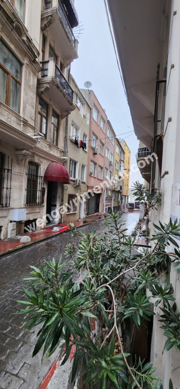BEYOĞLU ÇATMA MESCİT MAHALLESİNDE SATILIK KOMPLE BİNA