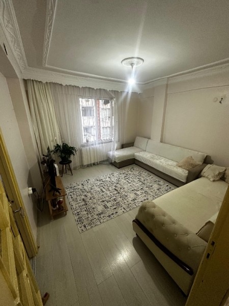 Yeşilpınar Metro'ya 4 Dk Girne Caddesinde 2+1 Arakat Satılık Daire