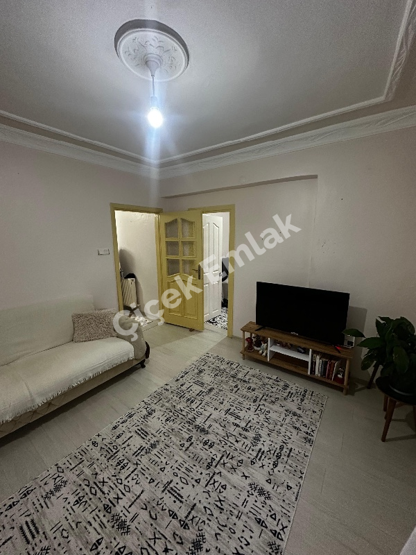 Yeşilpınar Metro'ya 4 Dk Girne Caddesinde 2+1 Arakat Satılık Daire