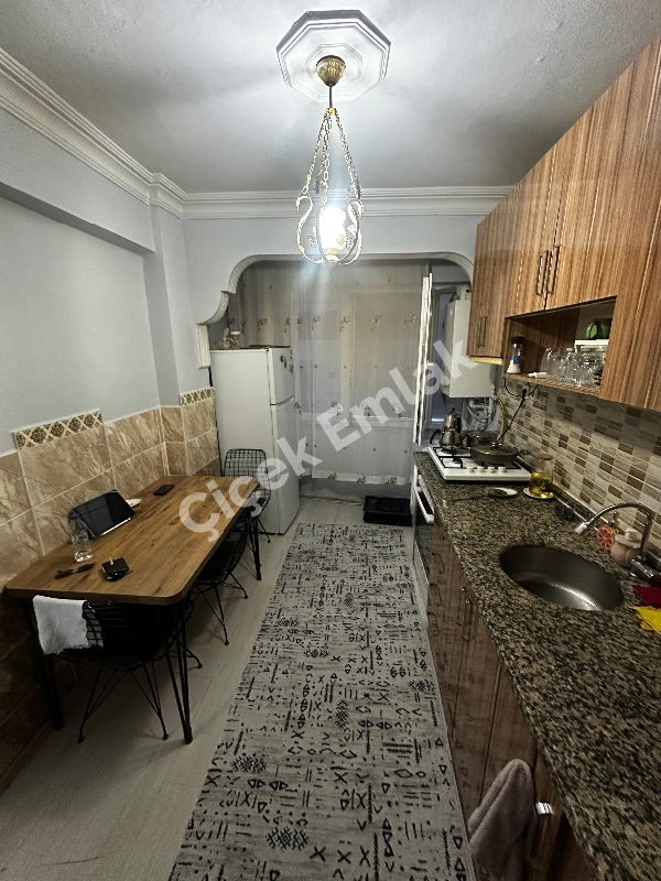 Yeşilpınar Metro'ya 4 Dk Girne Caddesinde 2+1 Arakat Satılık Daire