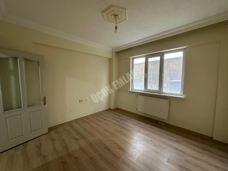 AFYON ÜÇOK EMLAKTAN İSTİKLAL MAH SATILIK 3+1 TEMİZ BAKIMLI DAİRE