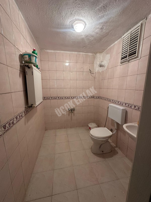 AFYON ÜÇOK EMLAKTAN İSTİKLAL MAH SATILIK 3+1 TEMİZ BAKIMLI DAİRE