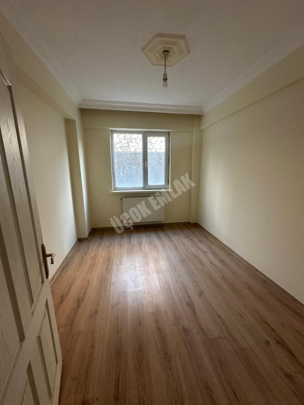 AFYON ÜÇOK EMLAKTAN İSTİKLAL MAH SATILIK 3+1 TEMİZ BAKIMLI DAİRE