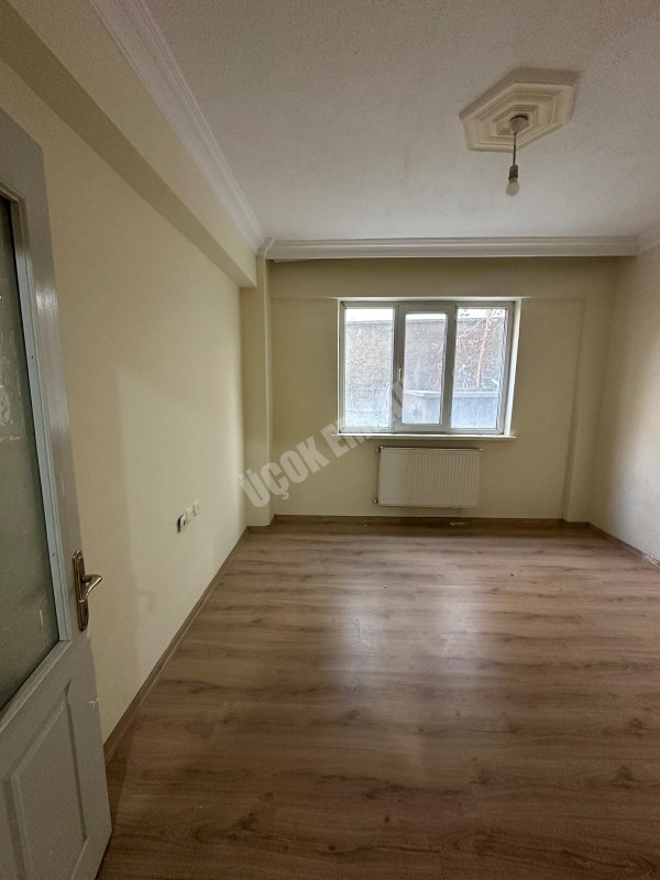 AFYON ÜÇOK EMLAKTAN İSTİKLAL MAH SATILIK 3+1 TEMİZ BAKIMLI DAİRE