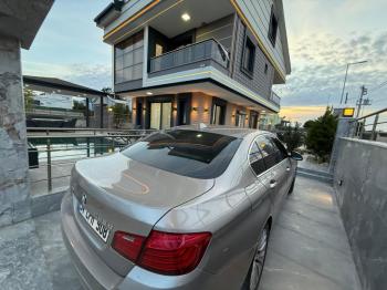  DİDİM CUMHURİYET MAHALLESİNDE  KÖŞEBAŞI KONUMDA ULTRA LÜKS 5+1 MÜSTAKİL HAVUZLU OTOPARKLI VİLLA