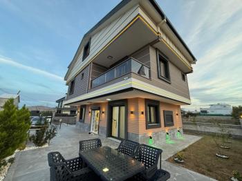  DİDİM CUMHURİYET MAHALLESİNDE  KÖŞEBAŞI KONUMDA ULTRA LÜKS 5+1 MÜSTAKİL HAVUZLU OTOPARKLI VİLLA