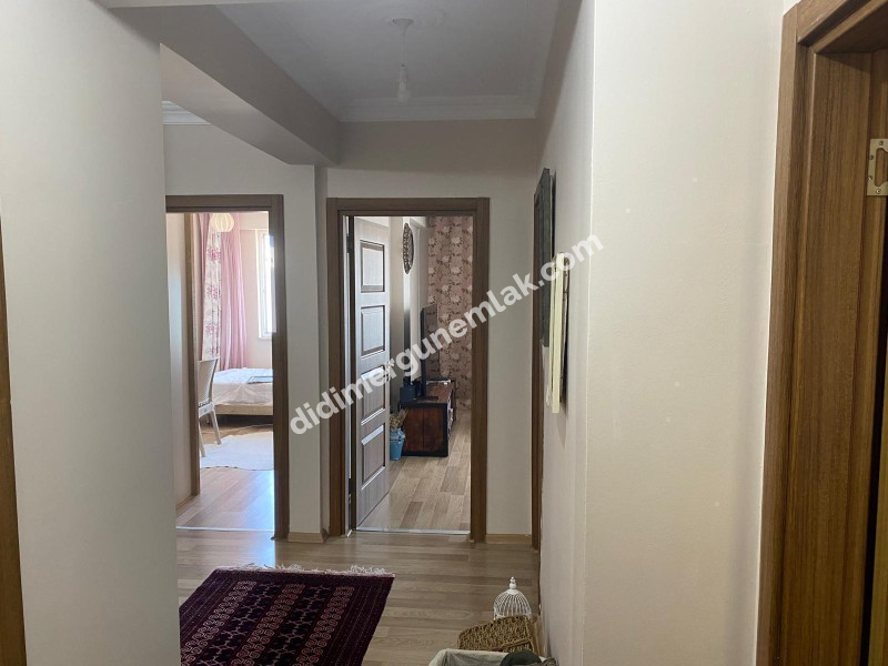 DİDİM EFELER MAHALLESİNDE GENİŞ ,AYRI MUTFAKLI, MASRAFSIZ 2+1 SATILIK DAİRE