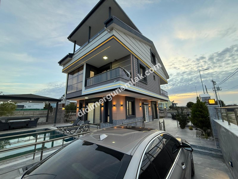  DİDİM CUMHURİYET MAHALLESİNDE  KÖŞEBAŞI KONUMDA ULTRA LÜKS 5+1 MÜSTAKİL HAVUZLU OTOPARKLI VİLLA