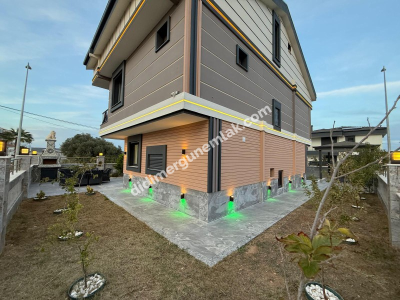  DİDİM CUMHURİYET MAHALLESİNDE  KÖŞEBAŞI KONUMDA ULTRA LÜKS 5+1 MÜSTAKİL HAVUZLU OTOPARKLI VİLLA