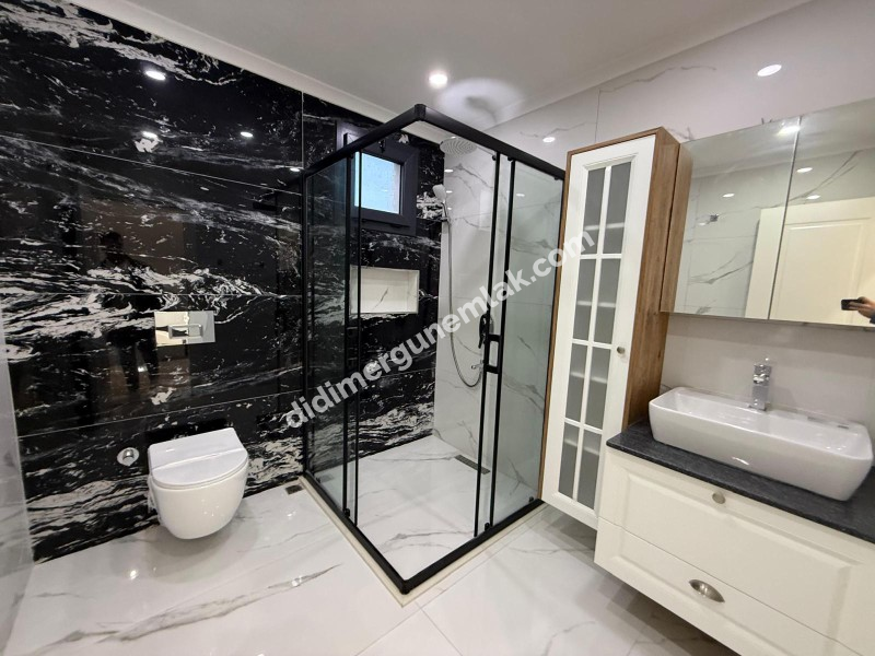  DİDİM CUMHURİYET MAHALLESİNDE  KÖŞEBAŞI KONUMDA ULTRA LÜKS 5+1 MÜSTAKİL HAVUZLU OTOPARKLI VİLLA