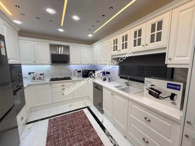  DİDİM CUMHURİYET MAHALLESİNDE  KÖŞEBAŞI KONUMDA ULTRA LÜKS 5+1 MÜSTAKİL HAVUZLU OTOPARKLI VİLLA