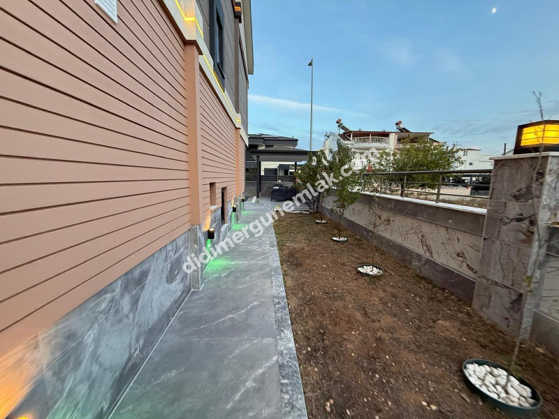  DİDİM CUMHURİYET MAHALLESİNDE  KÖŞEBAŞI KONUMDA ULTRA LÜKS 5+1 MÜSTAKİL HAVUZLU OTOPARKLI VİLLA