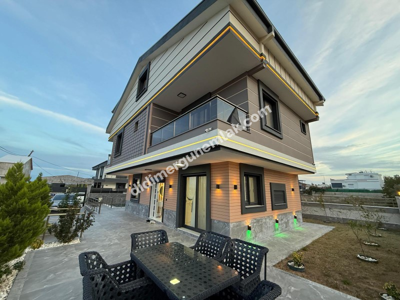  DİDİM CUMHURİYET MAHALLESİNDE  KÖŞEBAŞI KONUMDA ULTRA LÜKS 5+1 MÜSTAKİL HAVUZLU OTOPARKLI VİLLA