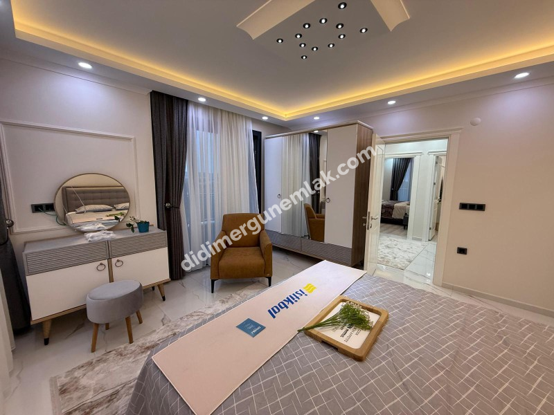  DİDİM CUMHURİYET MAHALLESİNDE  KÖŞEBAŞI KONUMDA ULTRA LÜKS 5+1 MÜSTAKİL HAVUZLU OTOPARKLI VİLLA