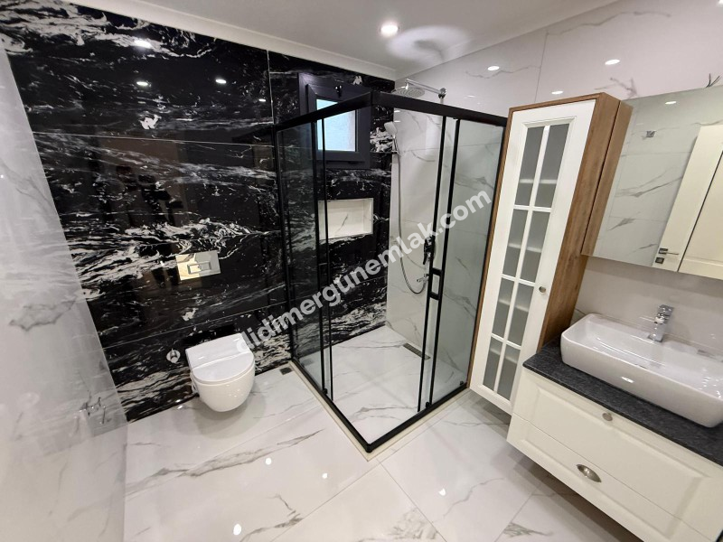  DİDİM CUMHURİYET MAHALLESİNDE  KÖŞEBAŞI KONUMDA ULTRA LÜKS 5+1 MÜSTAKİL HAVUZLU OTOPARKLI VİLLA