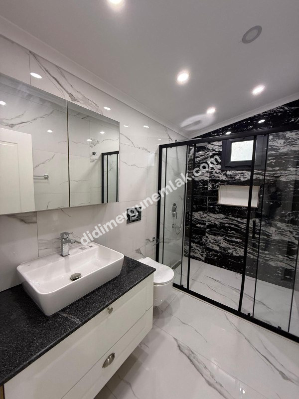  DİDİM CUMHURİYET MAHALLESİNDE  KÖŞEBAŞI KONUMDA ULTRA LÜKS 5+1 MÜSTAKİL HAVUZLU OTOPARKLI VİLLA