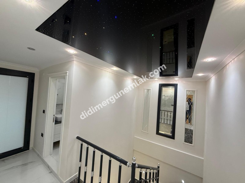  DİDİM CUMHURİYET MAHALLESİNDE  KÖŞEBAŞI KONUMDA ULTRA LÜKS 5+1 MÜSTAKİL HAVUZLU OTOPARKLI VİLLA