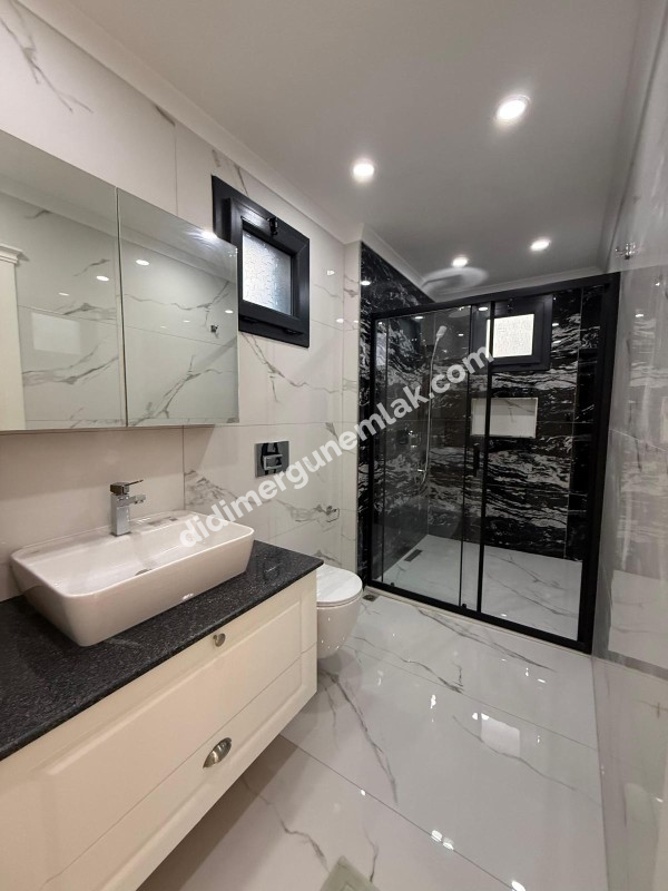  DİDİM CUMHURİYET MAHALLESİNDE  KÖŞEBAŞI KONUMDA ULTRA LÜKS 5+1 MÜSTAKİL HAVUZLU OTOPARKLI VİLLA