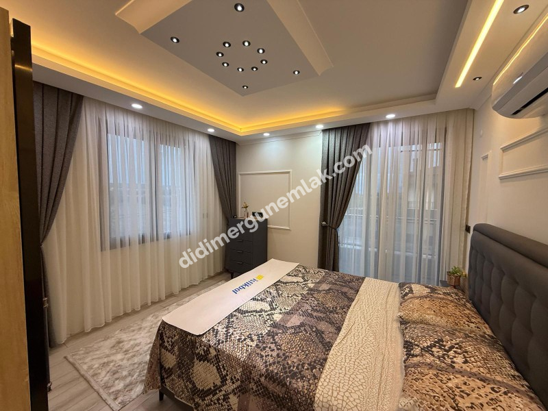  DİDİM CUMHURİYET MAHALLESİNDE  KÖŞEBAŞI KONUMDA ULTRA LÜKS 5+1 MÜSTAKİL HAVUZLU OTOPARKLI VİLLA