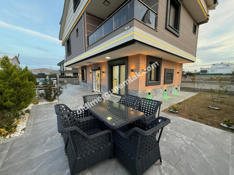  DİDİM CUMHURİYET MAHALLESİNDE  KÖŞEBAŞI KONUMDA ULTRA LÜKS 5+1 MÜSTAKİL HAVUZLU OTOPARKLI VİLLA