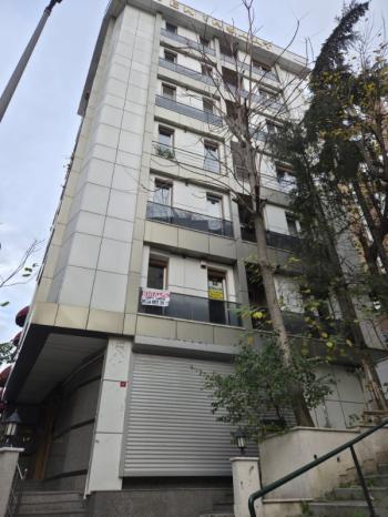 BEŞİKTAŞ DİKİLİTAŞ'TA MERKEZİ KONUMDA GENÇ BİNADA 2+1 KİRALIK DAİRE