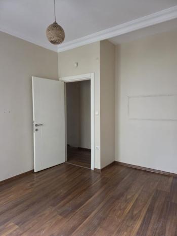 BEŞİKTAŞ DİKİLİTAŞ'TA MERKEZİ KONUMDA GENÇ BİNADA 2+1 KİRALIK DAİRE