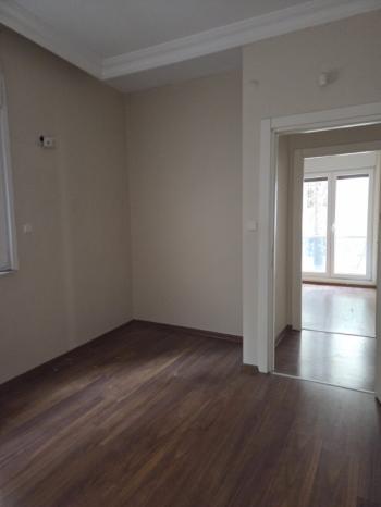 BEŞİKTAŞ DİKİLİTAŞ'TA MERKEZİ KONUMDA GENÇ BİNADA 2+1 KİRALIK DAİRE