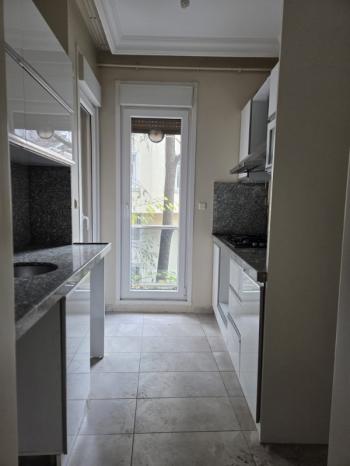 BEŞİKTAŞ DİKİLİTAŞ'TA MERKEZİ KONUMDA GENÇ BİNADA 2+1 KİRALIK DAİRE