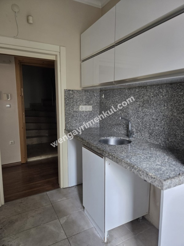 BEŞİKTAŞ DİKİLİTAŞ'TA MERKEZİ KONUMDA GENÇ BİNADA 2+1 KİRALIK DAİRE