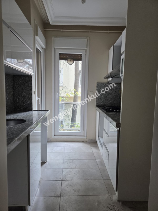 BEŞİKTAŞ DİKİLİTAŞ'TA MERKEZİ KONUMDA GENÇ BİNADA 2+1 KİRALIK DAİRE