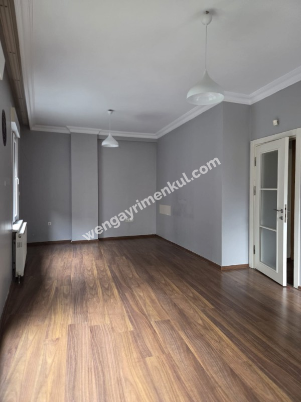 BEŞİKTAŞ DİKİLİTAŞ'TA MERKEZİ KONUMDA GENÇ BİNADA 2+1 KİRALIK DAİRE