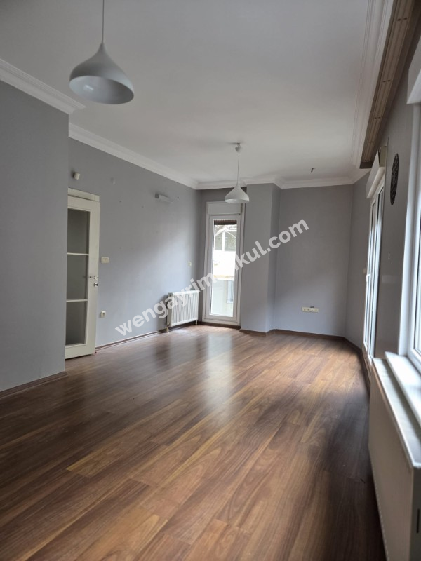 BEŞİKTAŞ DİKİLİTAŞ'TA MERKEZİ KONUMDA GENÇ BİNADA 2+1 KİRALIK DAİRE