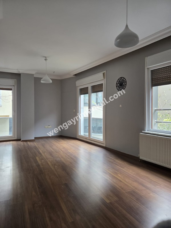 BEŞİKTAŞ DİKİLİTAŞ'TA MERKEZİ KONUMDA GENÇ BİNADA 2+1 KİRALIK DAİRE