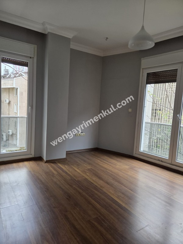 BEŞİKTAŞ DİKİLİTAŞ'TA MERKEZİ KONUMDA GENÇ BİNADA 2+1 KİRALIK DAİRE