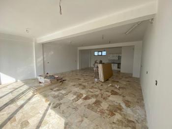 İSKELE YOLUNDA KİRALIK İŞYERİ