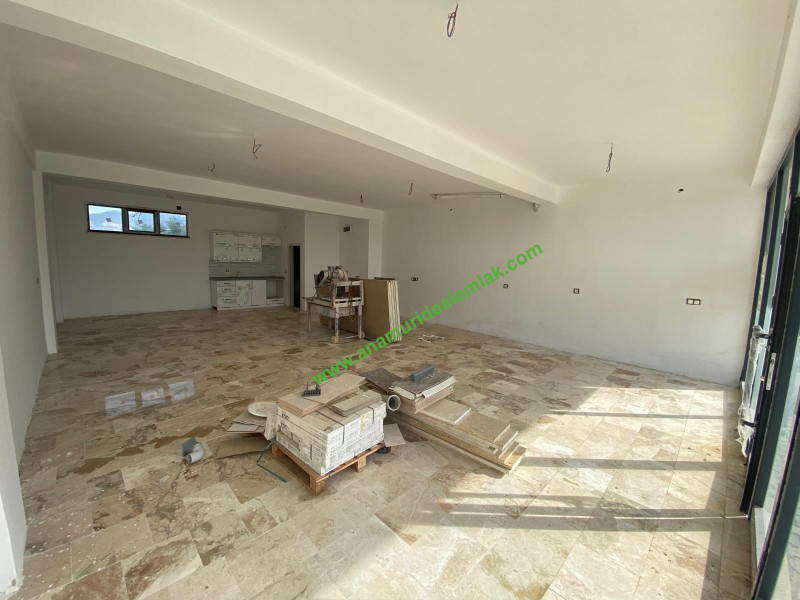 İSKELE YOLUNDA KİRALIK İŞYERİ