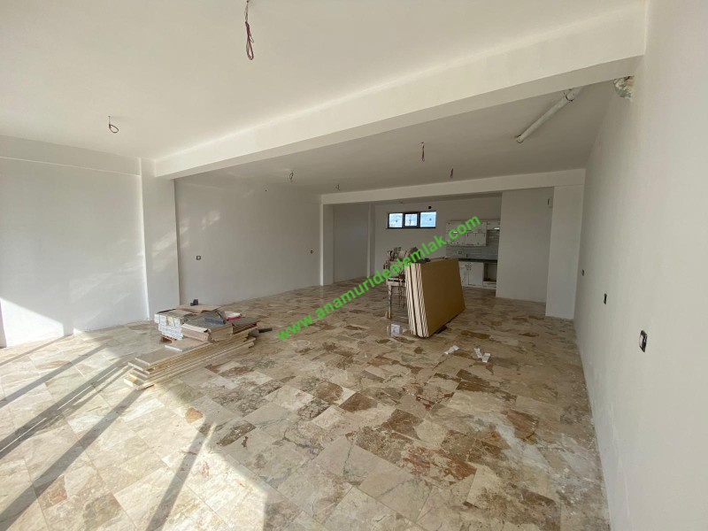 İSKELE YOLUNDA KİRALIK İŞYERİ