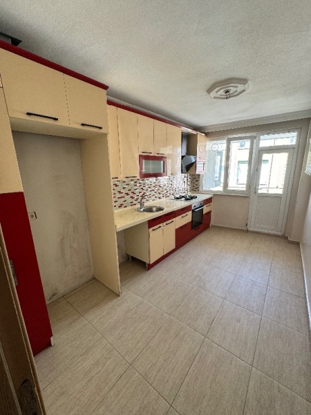 Yeşilpınar'da 3+1 Arakat Kiralık Daire