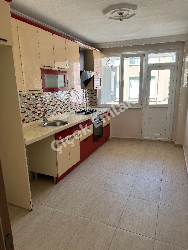 Yeşilpınar'da 3+1 Arakat Kiralık Daire