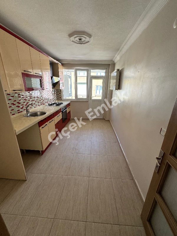 Yeşilpınar'da 3+1 Arakat Kiralık Daire