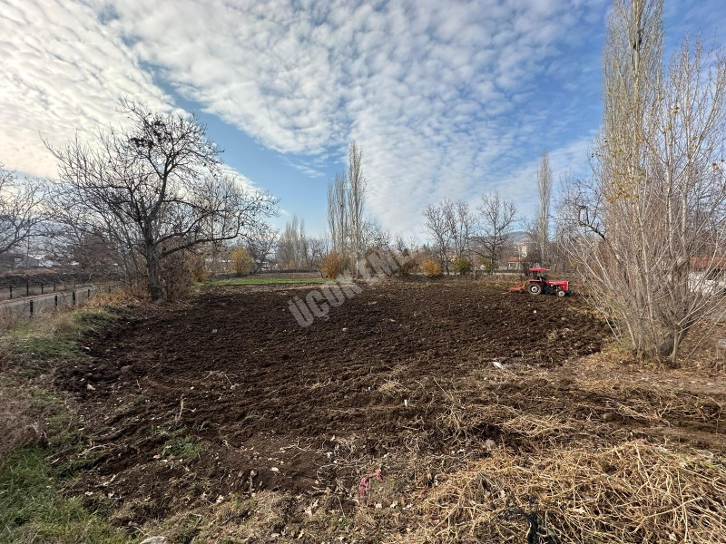 AFYON ÜÇOK EMLAKTAN ATAKÖYDE SATILIK 1.969M² GÜZEL KONUMDA BAHÇE