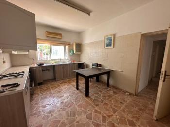 GİRNE MERKEZDE SATILIK TÜRK MALI KOMPLE BİNA